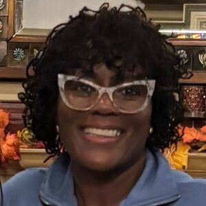 Meet your Posher, Demi